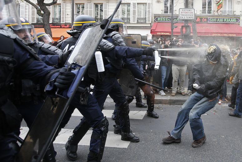 France: thousands demonstrate against extension of police state