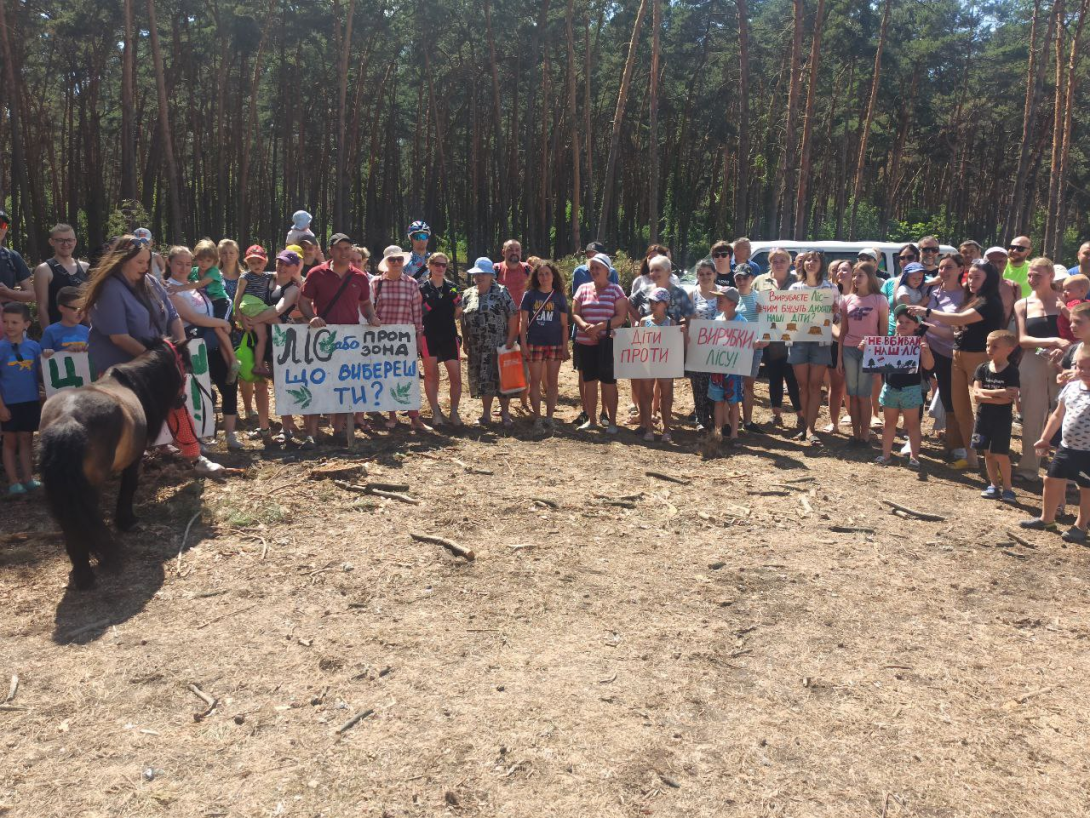 Rebellious neighbourhood of Kharkov: mass disruption of deforestation