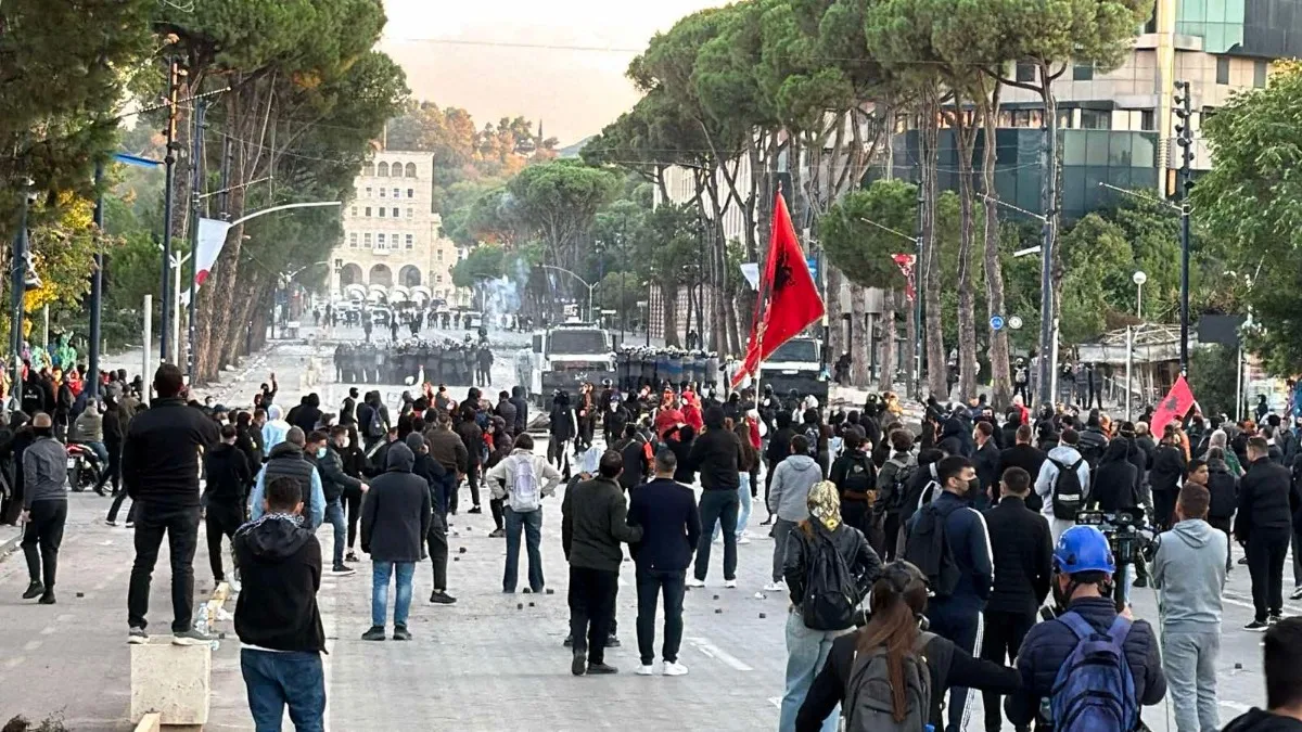tirana-fifth-day-protests-rubber-bullets-education-ministry-16x9-1.webp